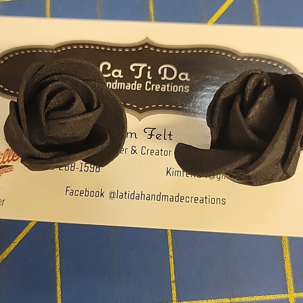 La Ti Da Handmade Black Rose Foam 1.25" Earrings